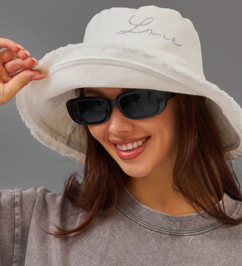 Фото Мюли, косынки кроше и плетёные балетки: обзор самых модных трендов в одежде летом-2025 3 - Сиб.ФМ Фото Мюли, косынки кроше и плетёные балетки: обзор самых модных трендов в одежде летом-2025 3